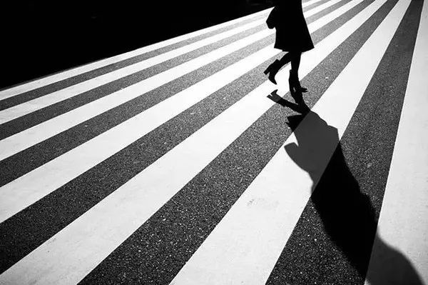柔光·地標 | 炎炎夏日，在黑白灰里尋覓一室涼意
